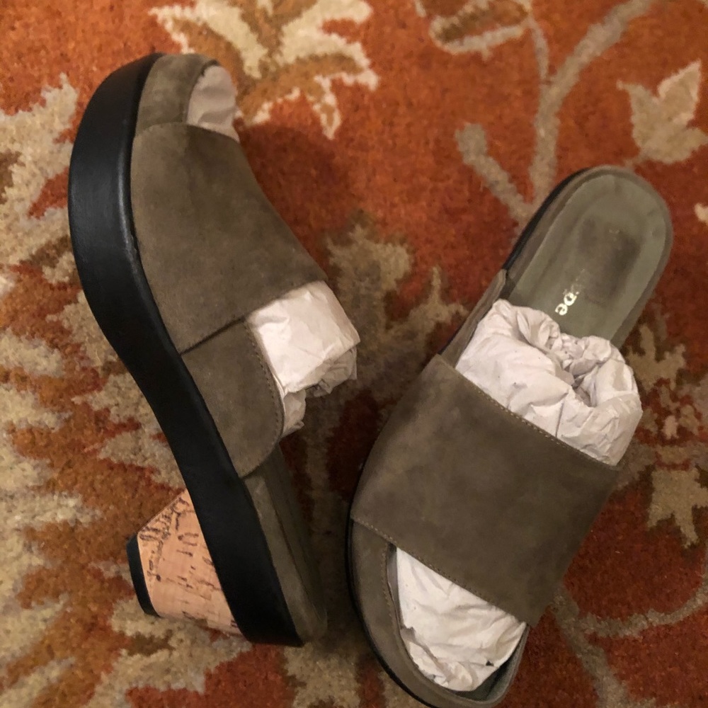 Antelope Olive Green open toe sandal
